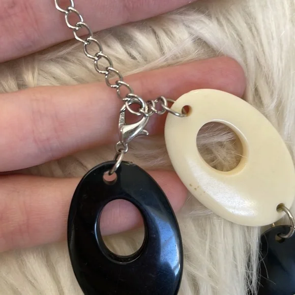 Black and white yin & Yang play dress up statement round beads plastic necklace - Picture 4 of 17